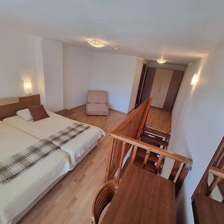 1br Bright 300mbps Wifi Duplex - Two Floors * 班斯科