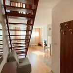 1br Bright 300mbps Wifi Duplex - Two Floors *
