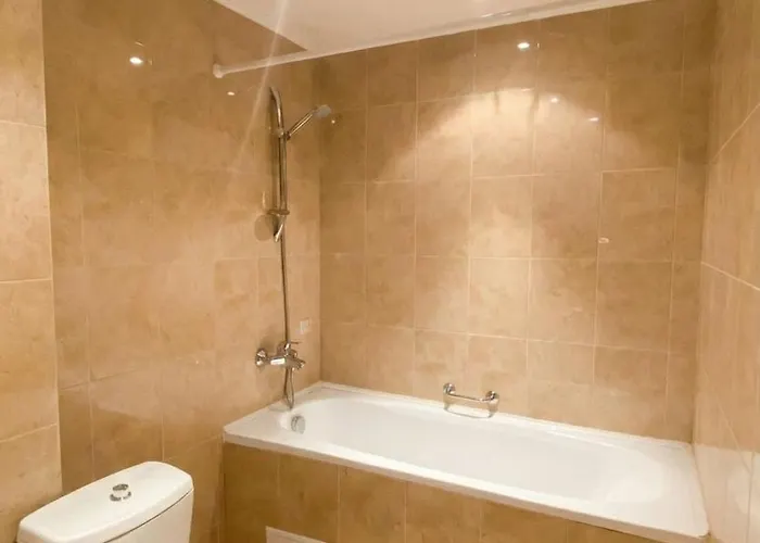 1br Bright 300mbps Wifi Duplex - Two Floors *